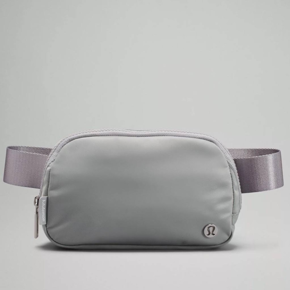 Lululemon | Everywhere Belt Bag, Silver Drop